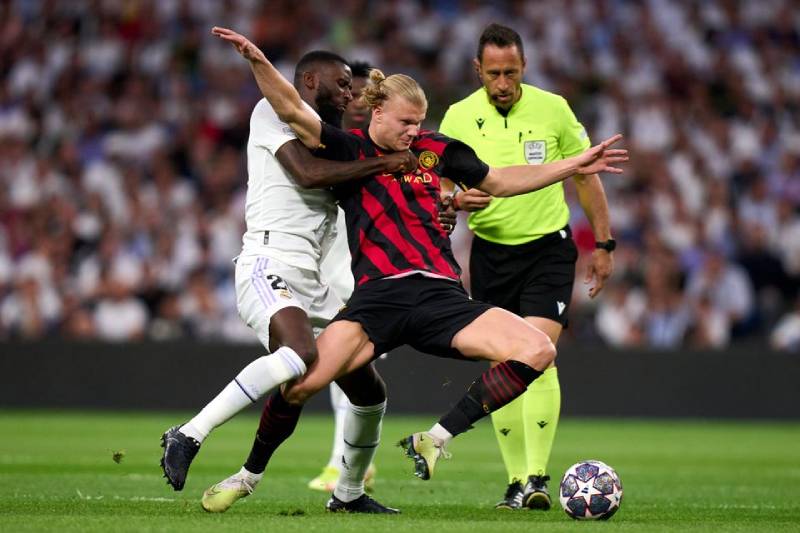 Cơn ác mộng của các tiền đạo mục tiêu và Erling Haaland