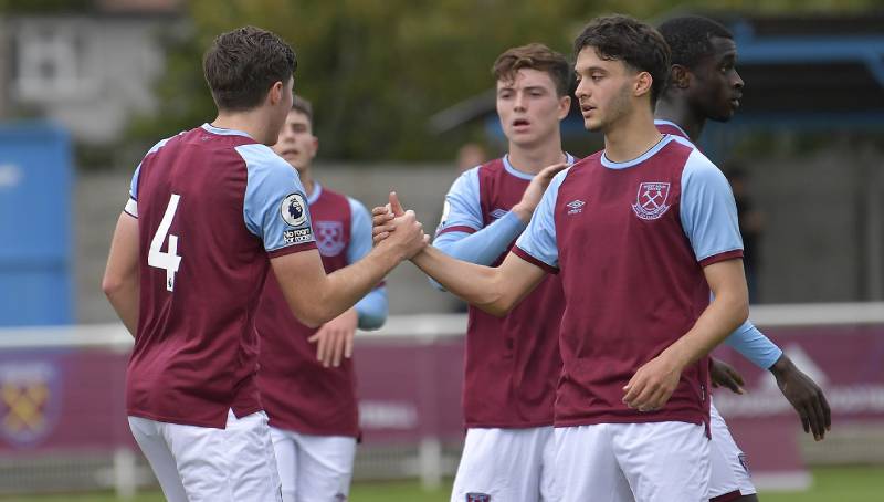 "The Academy of Football": Di sản định hình bóng đá Anh